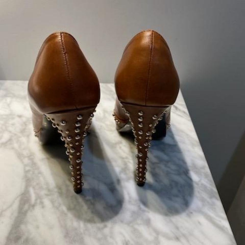 Heels - Picture 6 of 6